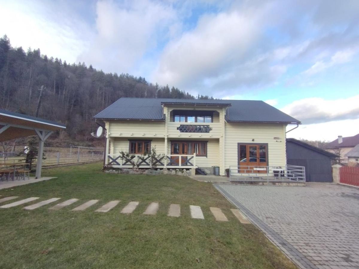 Lucy Hotel Jaremcse Kültér fotó