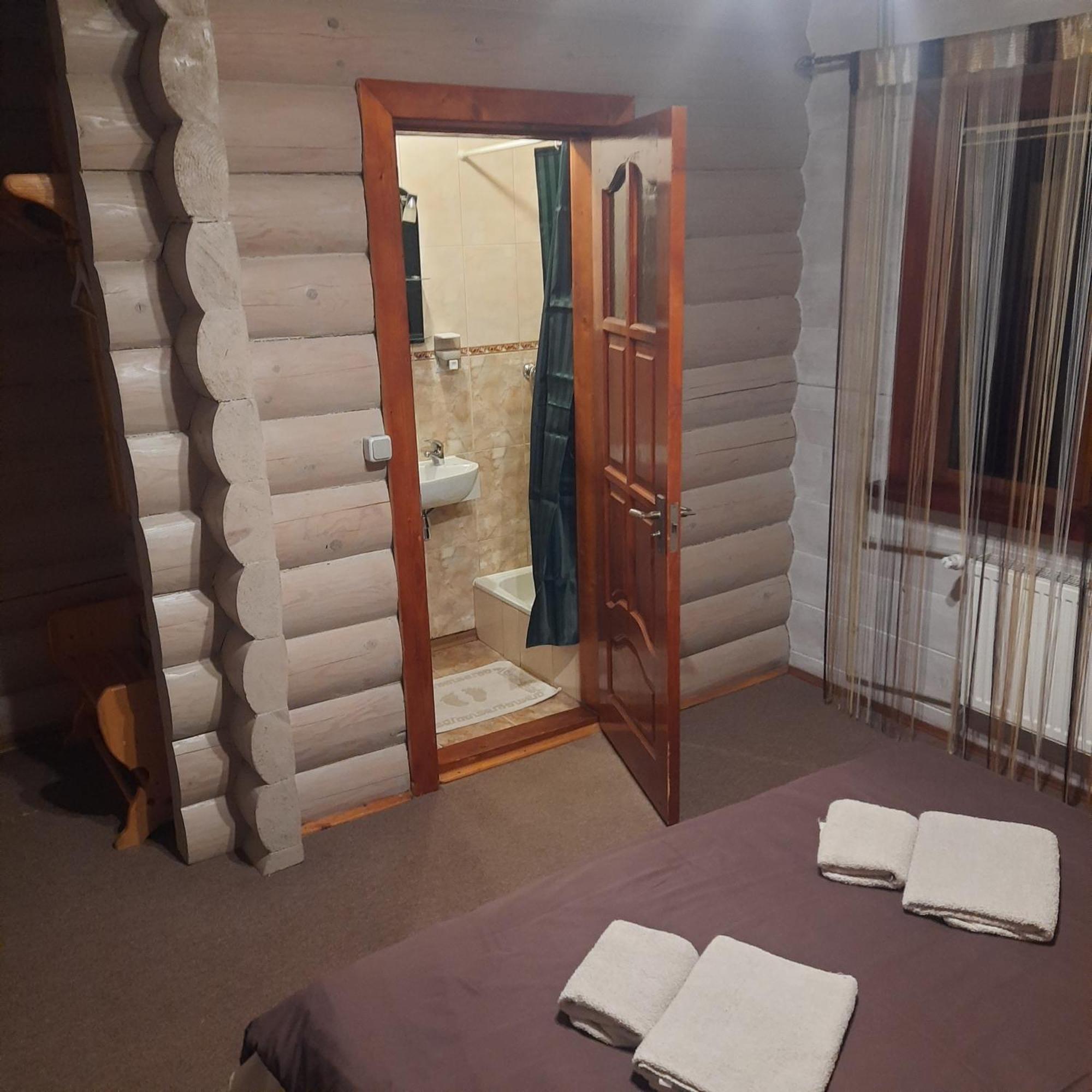 Lucy Hotel Jaremcse Szoba fotó